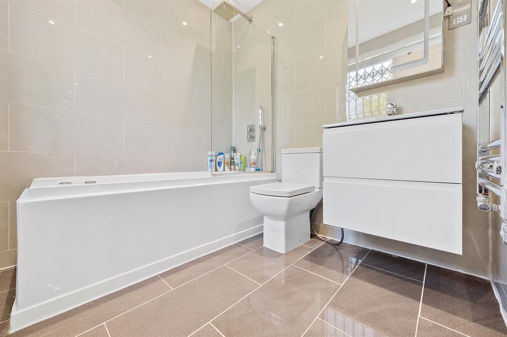 Primary Bedroom En-Suite