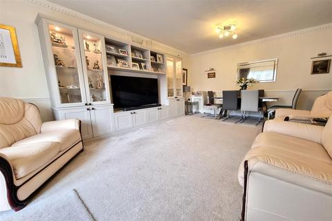 2 bedroom ground floor flat for sale, Ellery House, Chase Road, Oakwood, N14