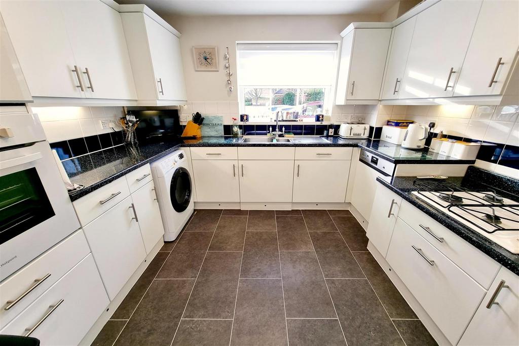 Luxury fitted kitchen:
