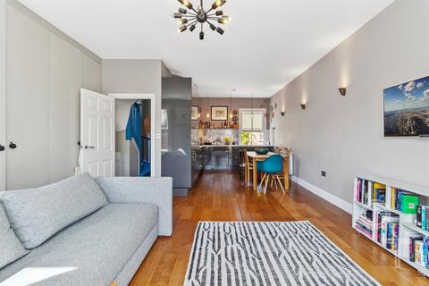 2 bedroom apartment to rent, Despard Road, N19