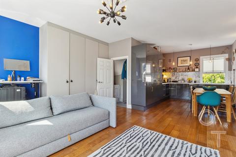 2 bedroom apartment to rent, Despard Road, N19