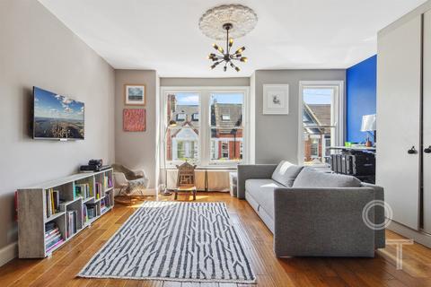 2 bedroom apartment to rent, Despard Road, N19
