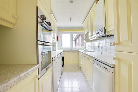 22, Tilford Court Sutton Place, Bexhill-on-sea, TN40 1PF