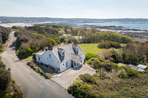 2 bedroom detached house for sale, Rue Du Braye, St. Pierre du Bois, Guernsey