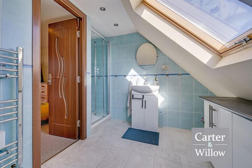 En suite shower