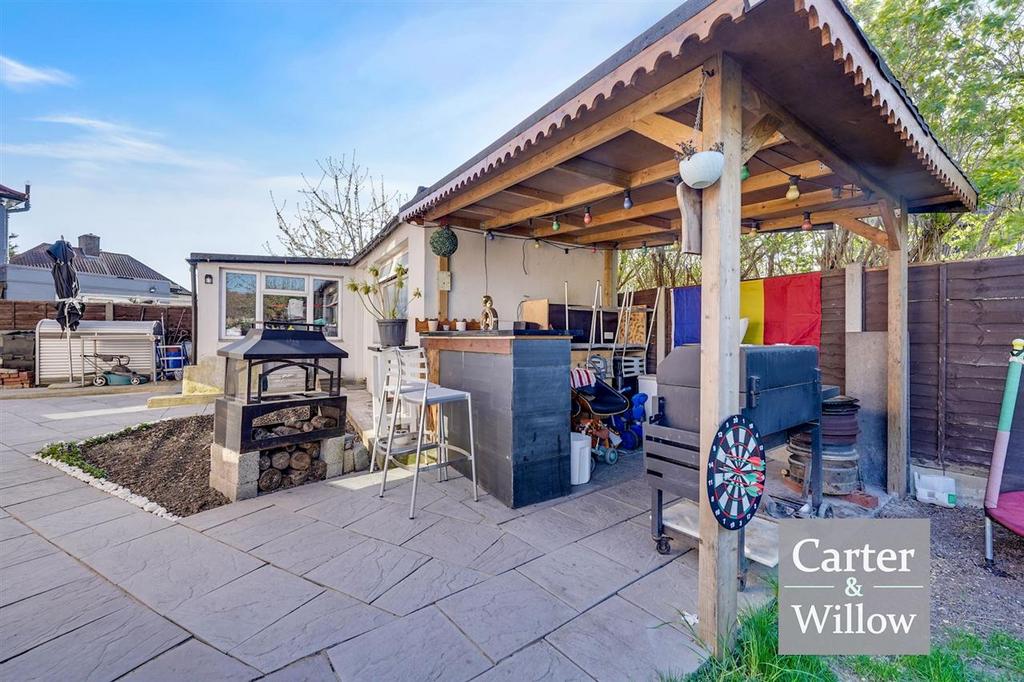 Outdoor kitchen