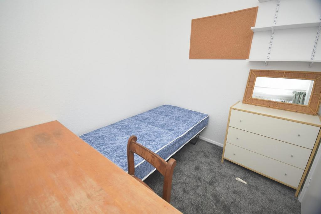 Upstairs Single Bedroom 4