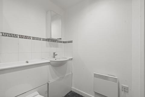 2 bedroom flat for sale, St. Georges Way, London SE15