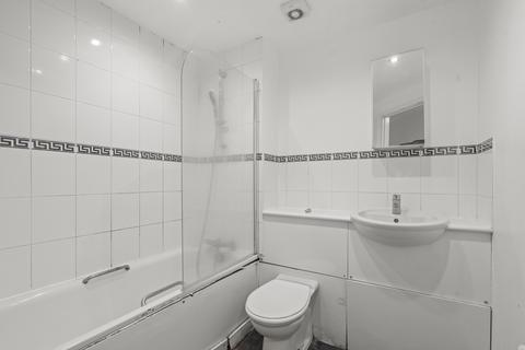 2 bedroom flat for sale, St. Georges Way, London SE15