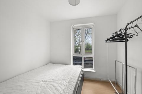 2 bedroom flat for sale, St. Georges Way, London SE15