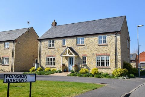4 bedroom detached house for sale, Mansion Gardens, Potterspury, NN12