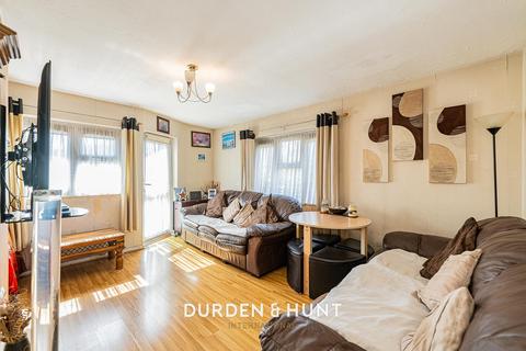 2 bedroom apartment for sale, Overton Court, Wanstead E11