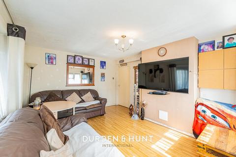 2 bedroom apartment for sale, Overton Court, Wanstead E11