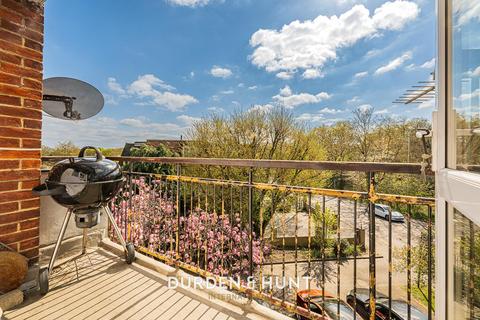2 bedroom apartment for sale, Overton Court, Wanstead E11