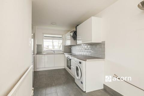 3 bedroom flat to rent, John Ruskin Street London SE5