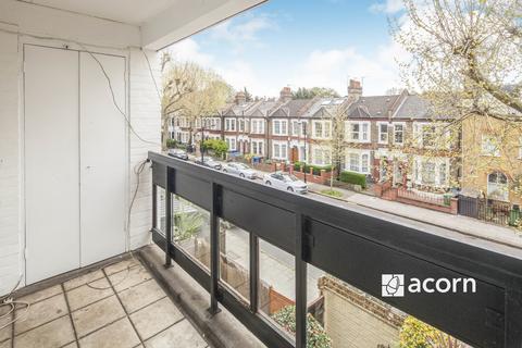 3 bedroom flat to rent, John Ruskin Street London SE5
