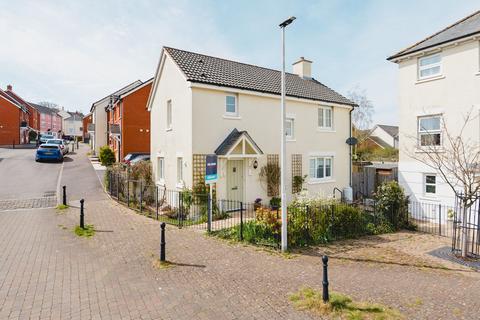 3 bedroom link detached house to rent, Saxon Close, Crediton, EX17