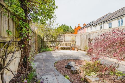 3 bedroom link detached house to rent, Saxon Close, Crediton, EX17
