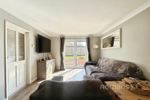 14 Ashfield Green, Yateley, GU46 6AL