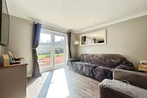 14 Ashfield Green, Yateley, GU46 6AL