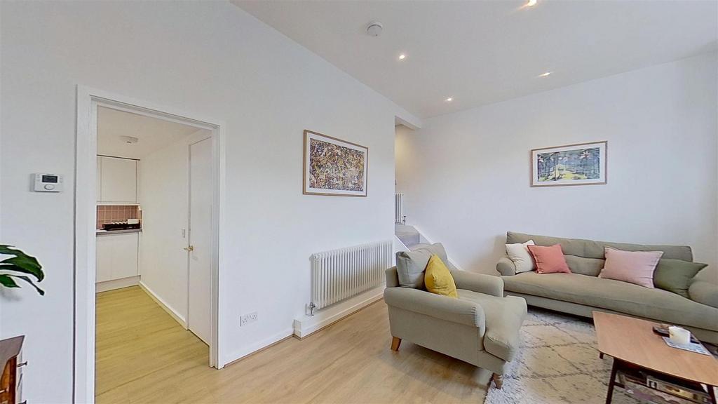 Earlsfield-Road-Earlsfield-SW18-04082025 184029.jp