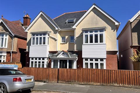 2 bedroom flat for sale, Consort Road, Cowes