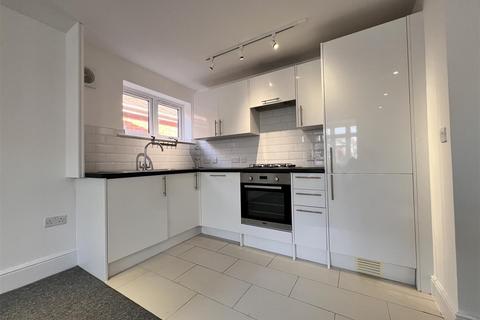 2 bedroom flat for sale, Consort Road, Cowes