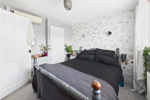 25 Discovery Road, Abbeymead, Gloucester, GL4 5GY