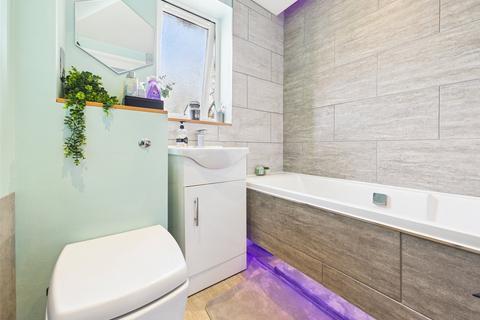 25 Discovery Road, Abbeymead, Gloucester, GL4 5GY