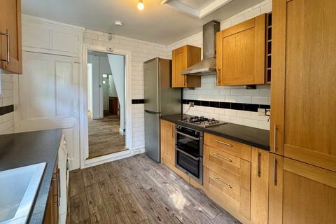 2 bedroom terraced house to rent, Pulleyns Avenue, East Ham, E6