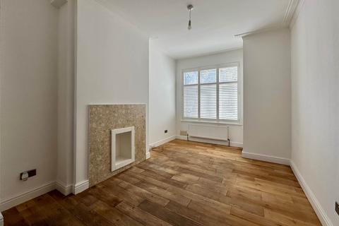2 bedroom terraced house to rent, Pulleyns Avenue, East Ham, E6