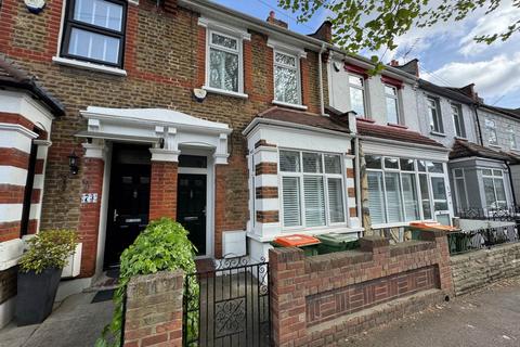 2 bedroom terraced house to rent, Pulleyns Avenue, East Ham, E6