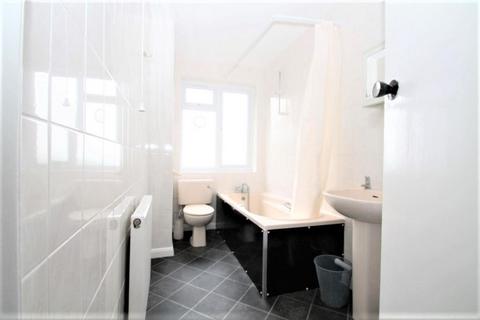 2 bedroom flat to rent, Crown Court, Crown Street, Harrow on the Hill