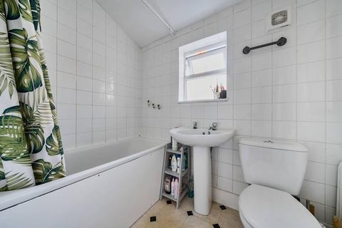 32 Trevelyan Road, London, SW17 9LN