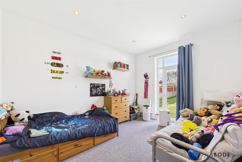 CAM02696 G0-PR0554-STILL013.jpg