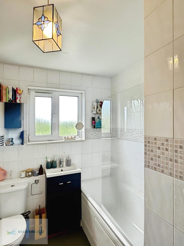 6aa0a792-bathroom