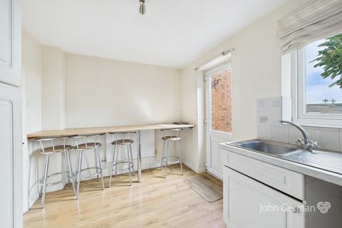2 bedroom terraced house for sale, Cameron Close, Stapenhill