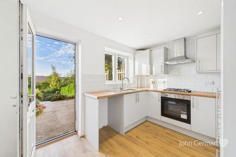 2 bedroom terraced house for sale, Cameron Close, Stapenhill