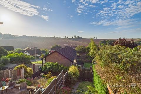 2 bedroom terraced house for sale, Cameron Close, Stapenhill