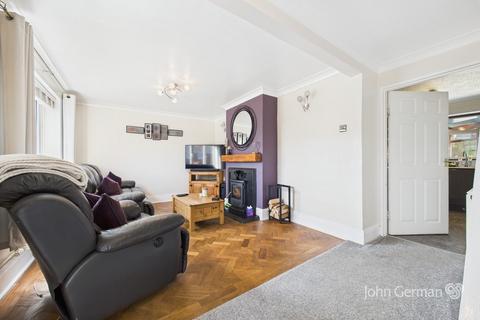 14 Mellor Drive, Uttoxeter, ST14 7AL