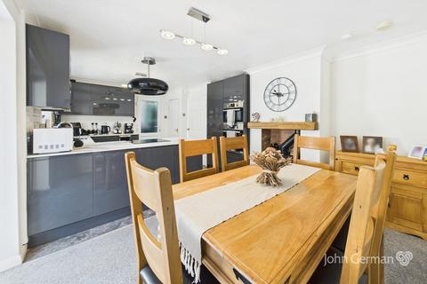 14 Mellor Drive, Uttoxeter, ST14 7AL