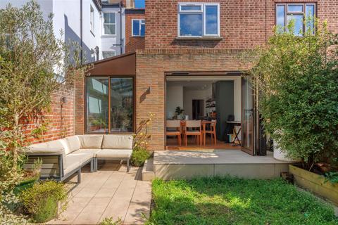 2 bedroom flat for sale, Mackeson Road, Hasmpstead NW3