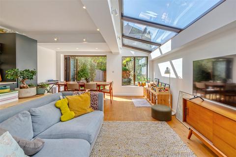 2 bedroom flat for sale, Mackeson Road, Hasmpstead NW3