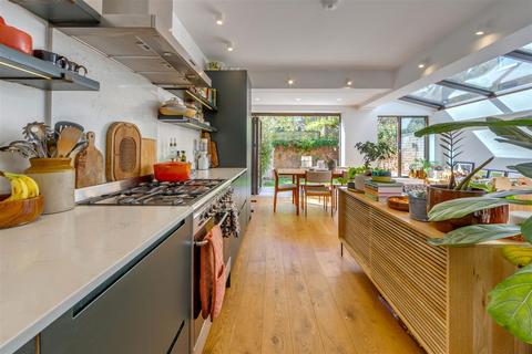 2 bedroom flat for sale, Mackeson Road, Hasmpstead NW3