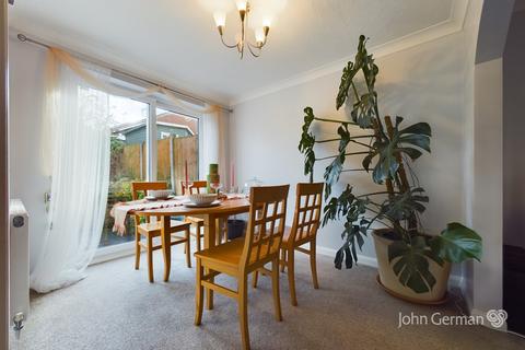5 Chaffinch Drive, Uttoxeter, ST14 8UE