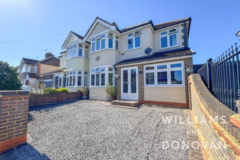 4 Heather Glen, Romford, RM1 4SR