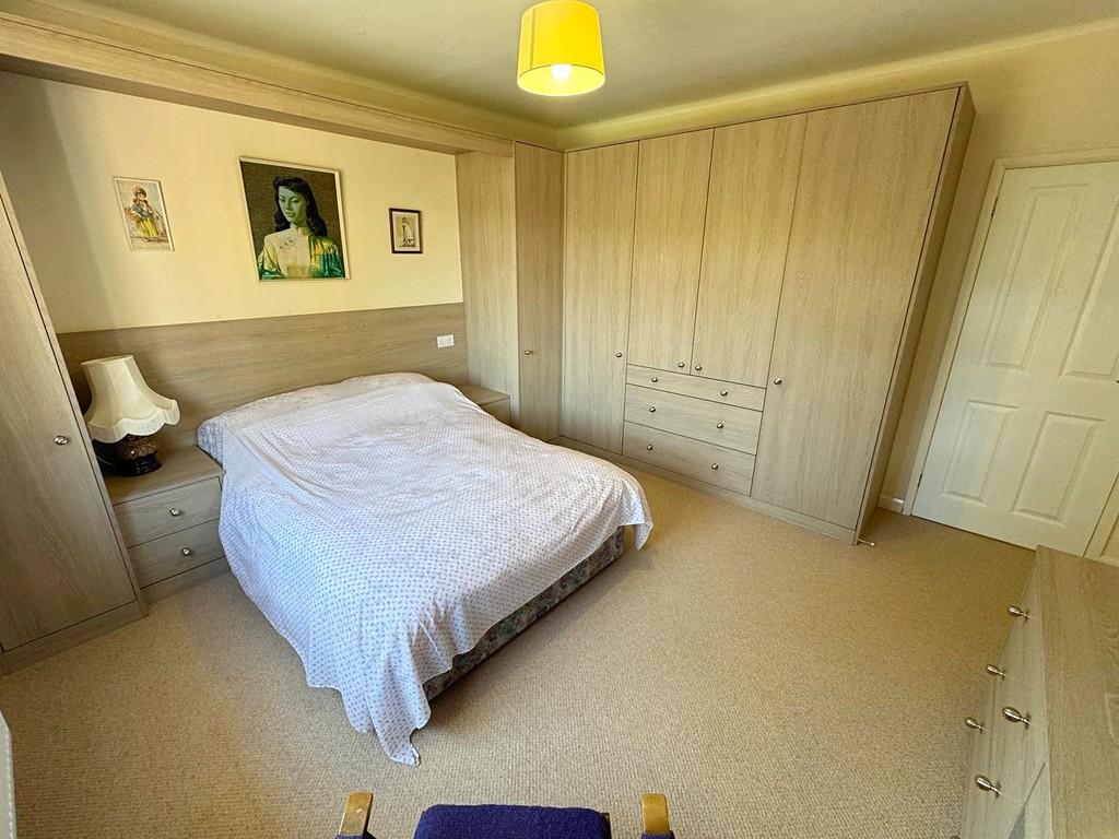 Bed 1 to wardrobe