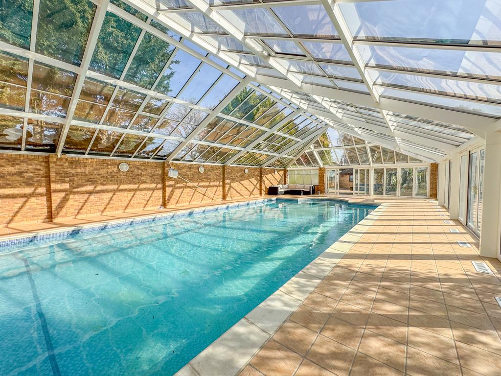 Pool house 1