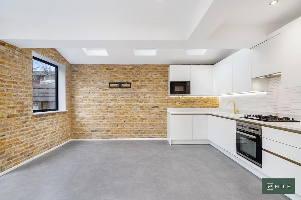 Flat, 210a Bravington Road - Ikhio SKNHc RRg9xr8 De3