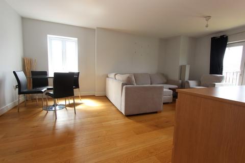 2 bedroom apartment to rent, Headstone Lane